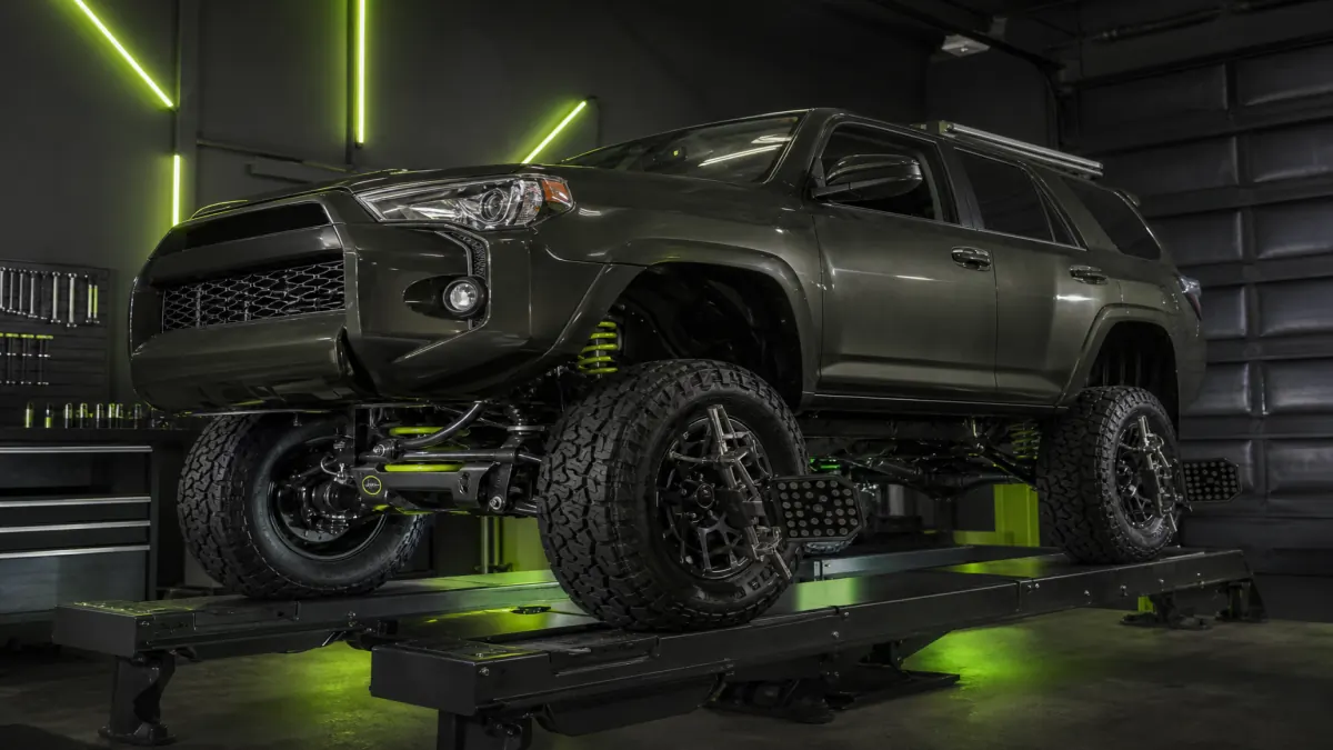 Lift-Kit und Fahrwerksabgleich an einem Geländewagen, 1200x675